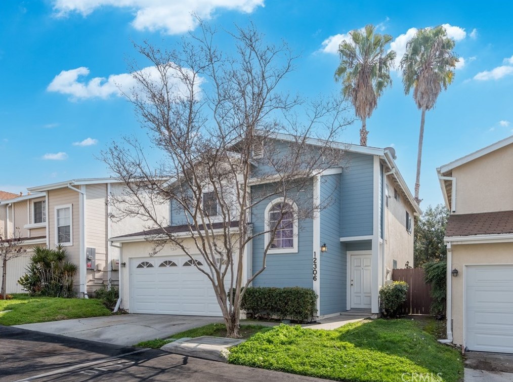 12306 Clover Rd, Los Angeles, CA 91331-1474