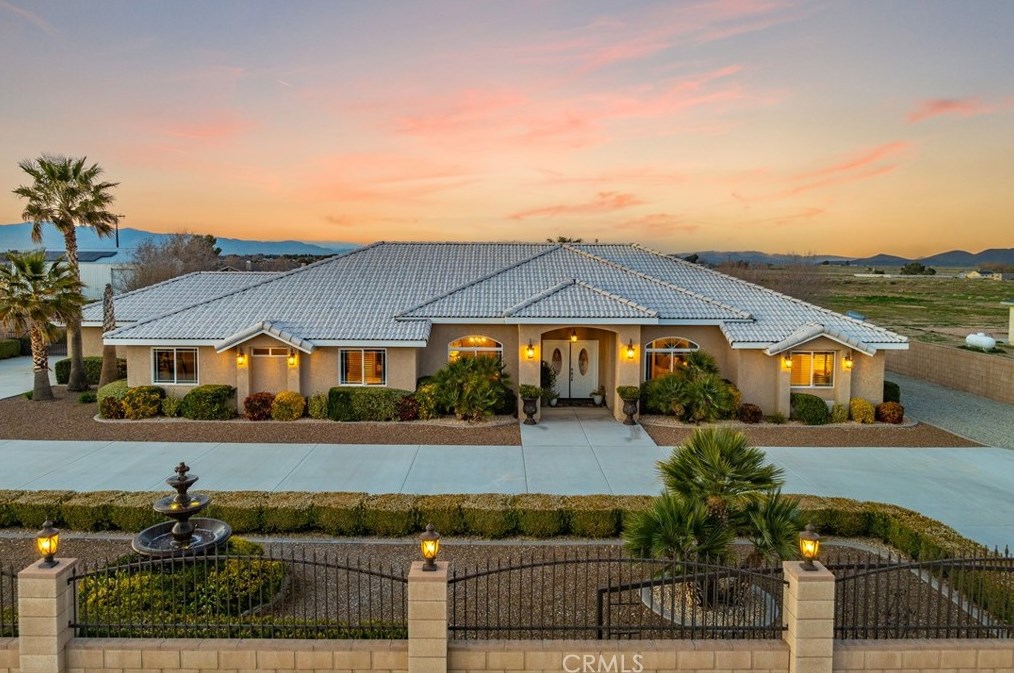 8137 Avenue, Lancaster, CA 93536-8789
