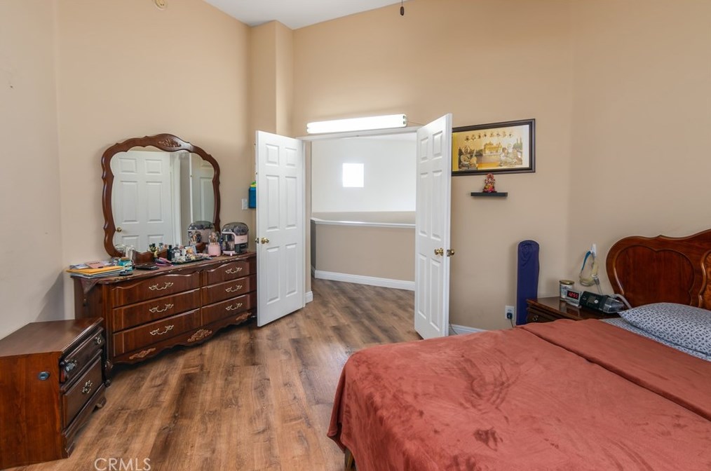 18027 Valerio St, Los Angeles CA  91335-3251 exterior