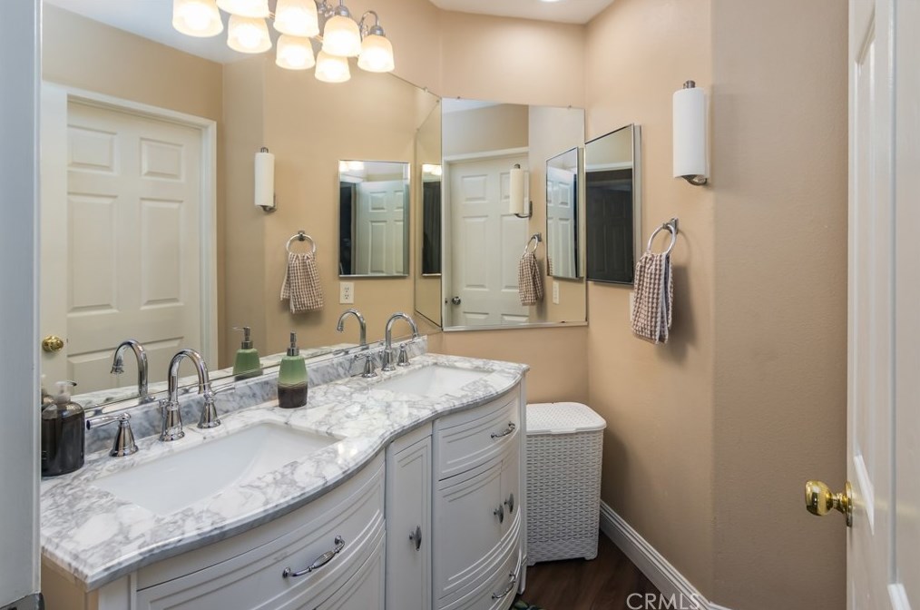 18027 Valerio St, Los Angeles CA  91335-3251 exterior