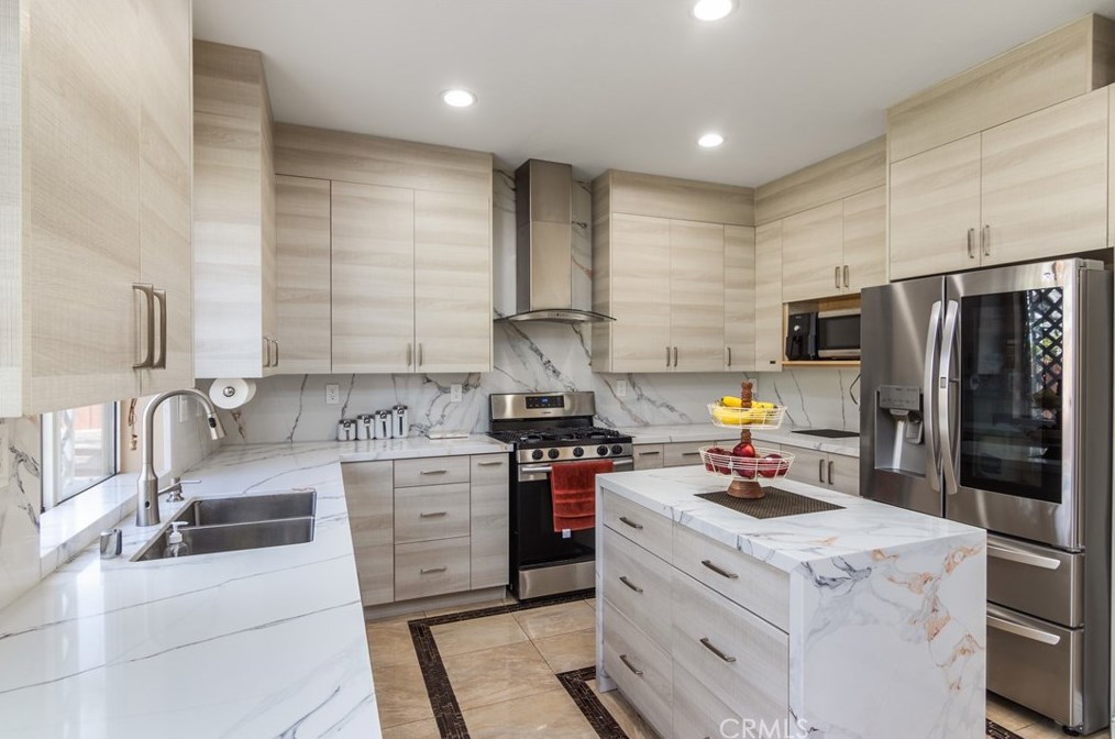 18027 Valerio St, Los Angeles CA  91335-3251 exterior