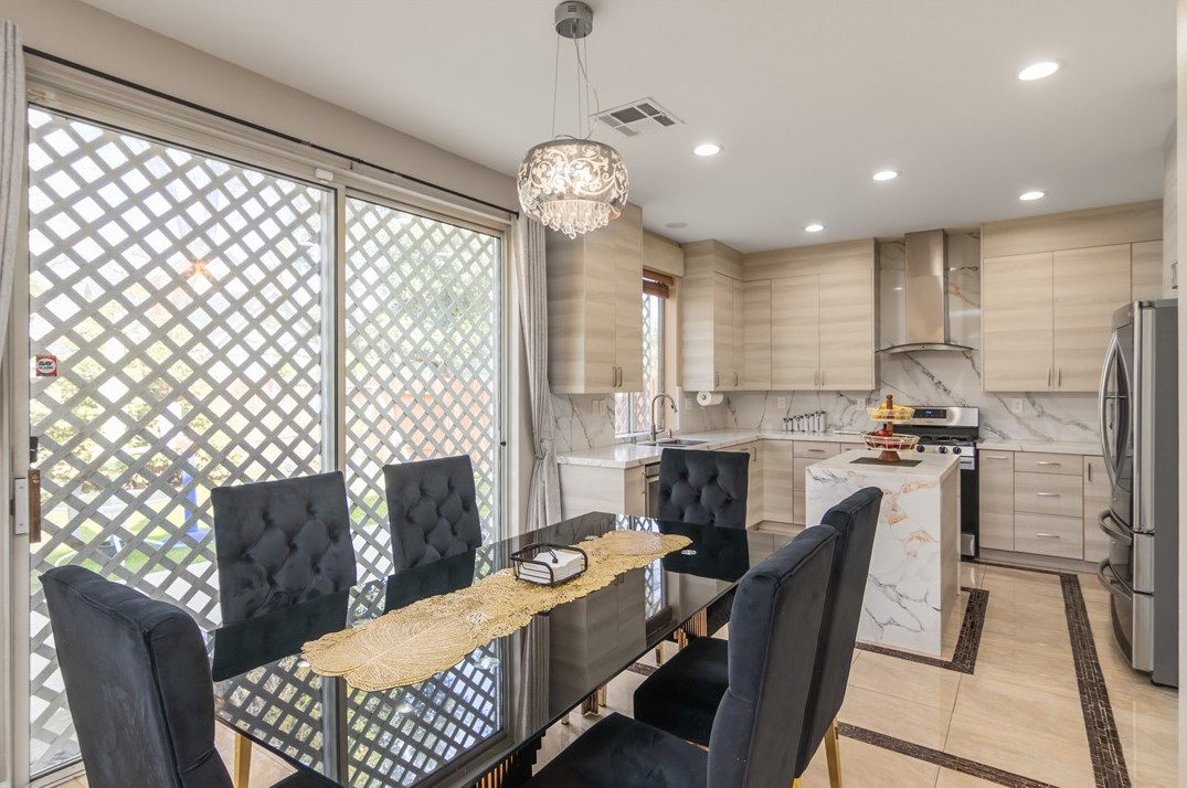 18027 Valerio St, Los Angeles CA  91335-3251 exterior