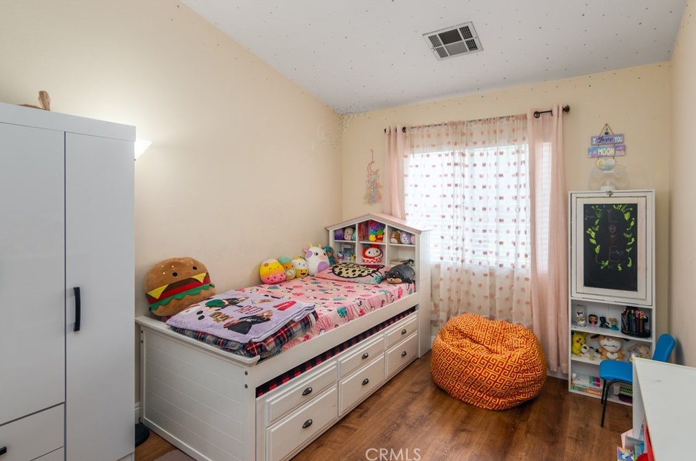 18027 Valerio St, Los Angeles CA  91335-3251 exterior