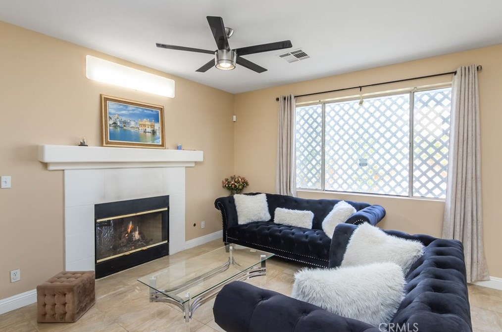 18027 Valerio St, Los Angeles CA  91335-3251 exterior