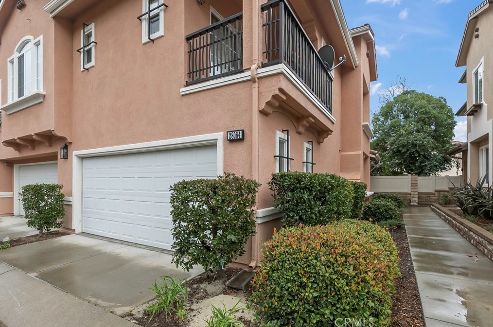 28064 Dickason Dr, Santa Clarita, CA 91354