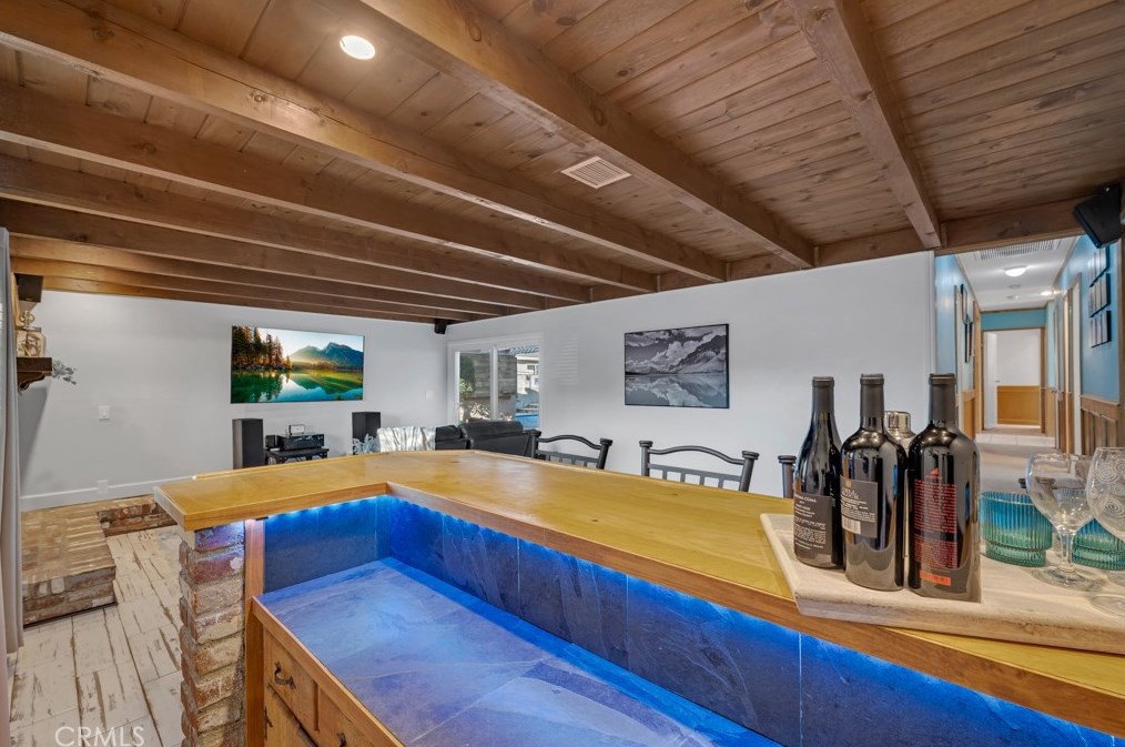 15851 Blackhawk St, San Fernando CA  91344-7102 exterior