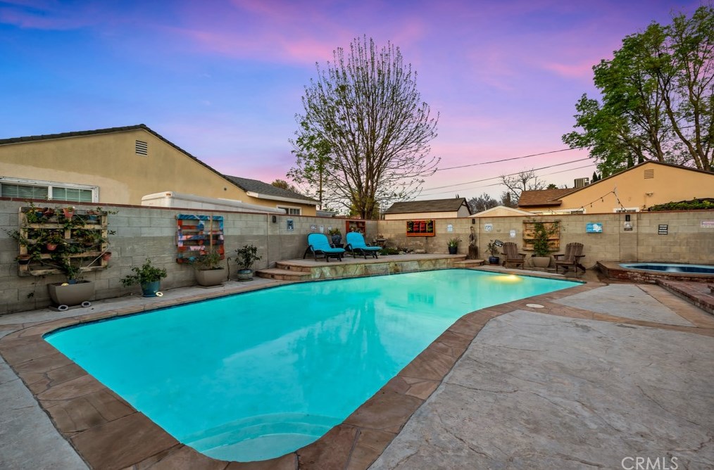 15851 Blackhawk St, San Fernando CA  91344-7102 exterior