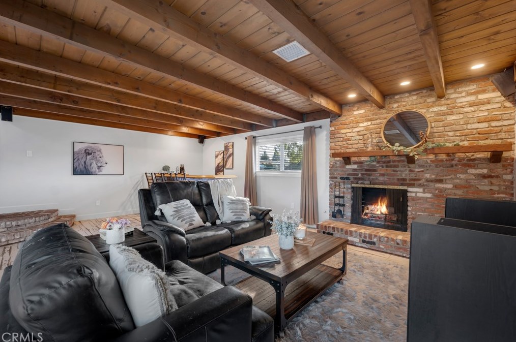 15851 Blackhawk St, San Fernando CA  91344-7102 exterior