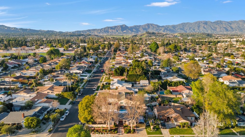 15851 Blackhawk St, San Fernando CA  91344-7102 exterior