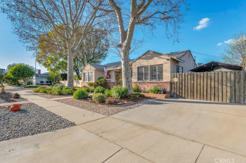 15851 Blackhawk St, San Fernando CA  91344-7102 exterior