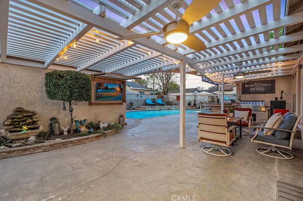 15851 Blackhawk St, San Fernando CA  91344-7102 exterior