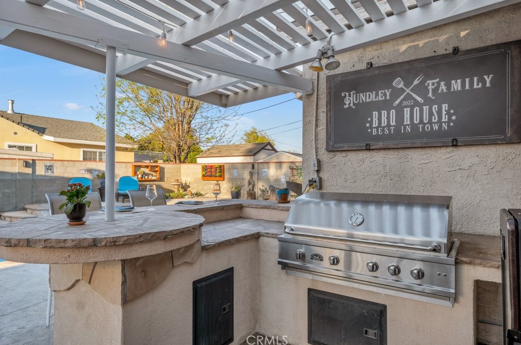 15851 Blackhawk St, San Fernando CA  91344-7102 exterior