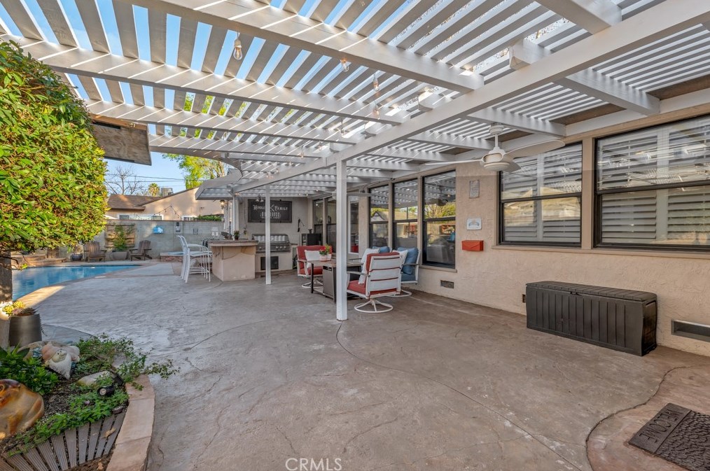 15851 Blackhawk St, San Fernando CA  91344-7102 exterior