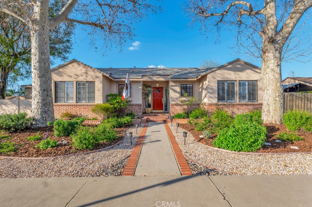 15851 Blackhawk St, San Fernando CA  91344-7102 exterior