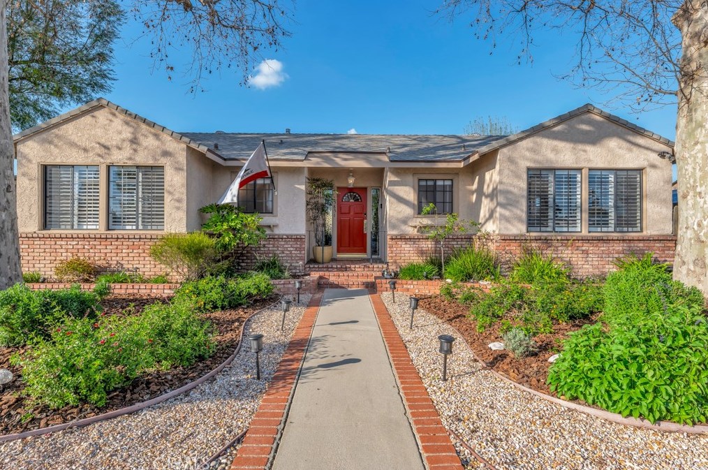 15851 Blackhawk St, San Fernando CA  91344-7102 exterior