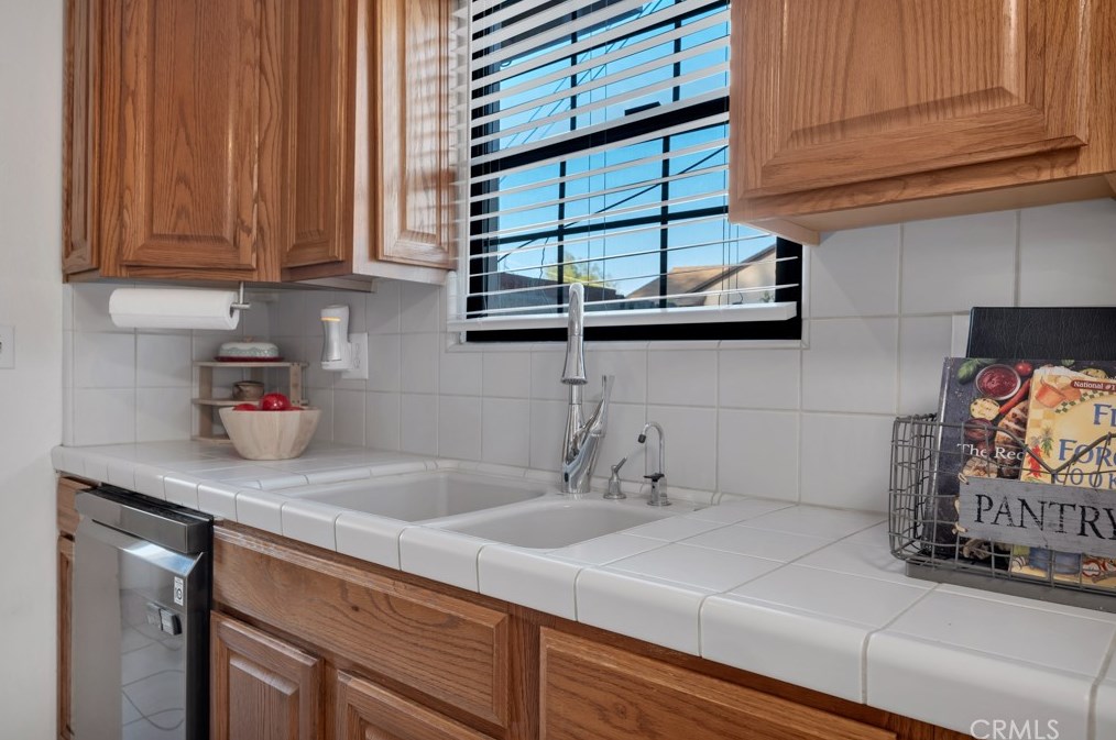 15851 Blackhawk St, San Fernando CA  91344-7102 exterior