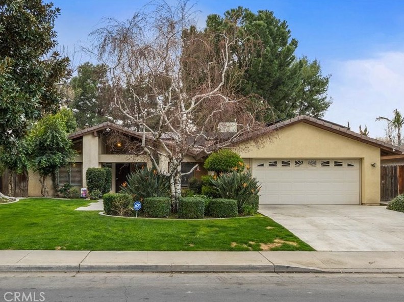 3121 Victoria Way, Bakersfield CA  93309-5371 exterior