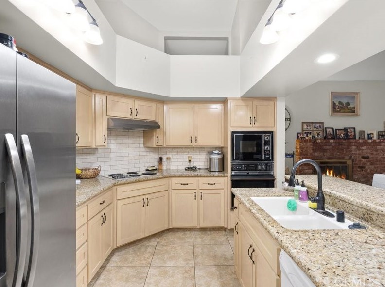 3121 Victoria Way, Bakersfield CA  93309-5371 exterior