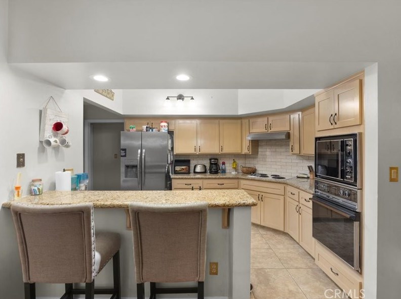 3121 Victoria Way, Bakersfield CA  93309-5371 exterior