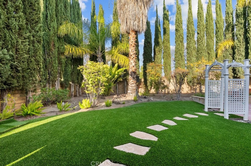 24373 Mira Vista St, Santa Clarita, CA 91355-6036