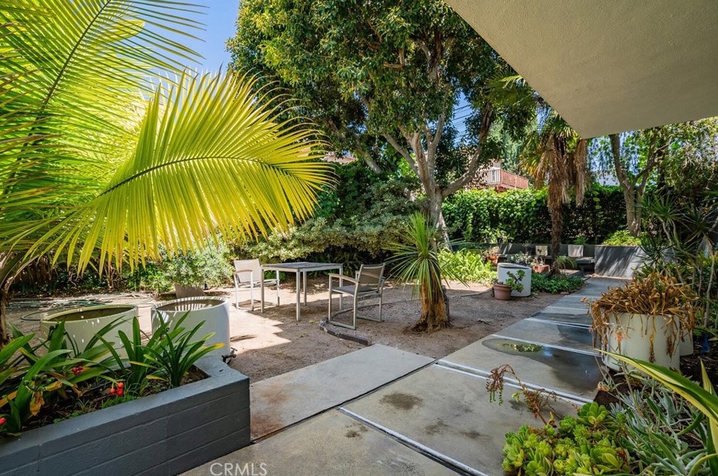 4343 Finley Ave, Los Angeles CA  90027-2853 exterior