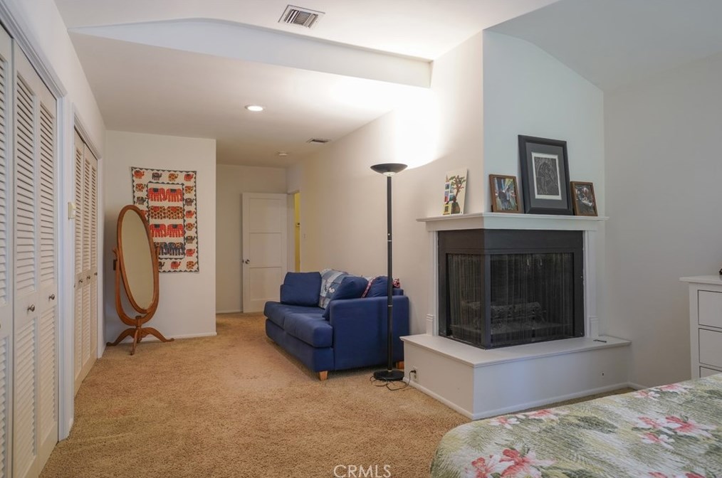 5925 Vanalden Ave, Los Angeles CA  91356-1228 exterior