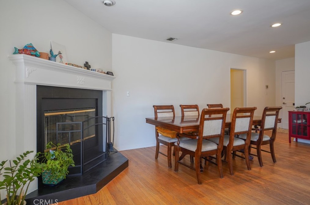 5925 Vanalden Ave, Los Angeles CA  91356-1228 exterior