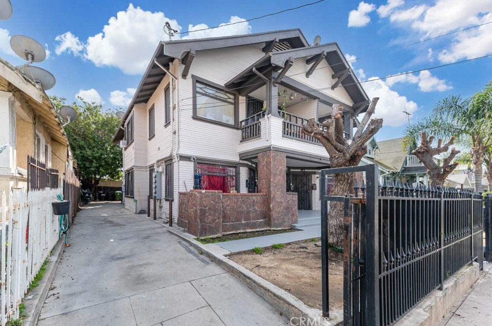 322 52nd St, Los Angeles CA  90011-4513 exterior