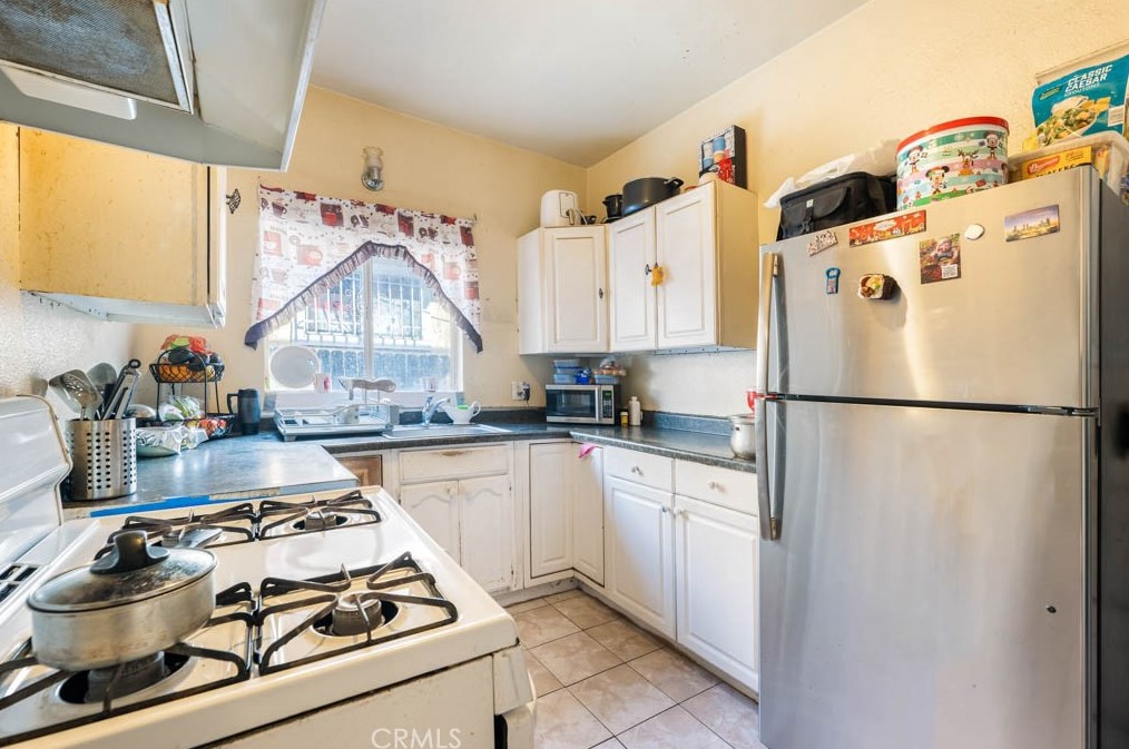 322 52nd St, Los Angeles CA  90011-4513 exterior