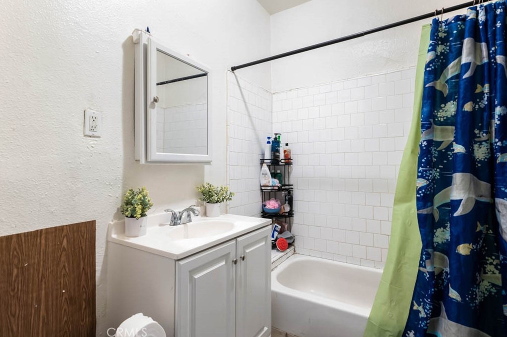 322 52nd St, Los Angeles CA  90011-4513 exterior