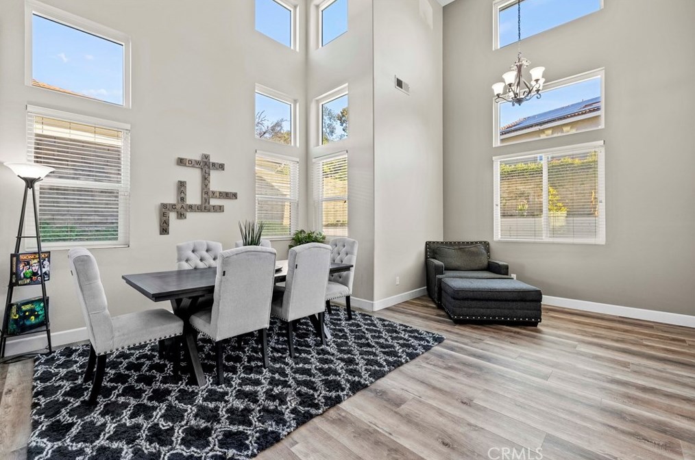 28403 Knoll Ct, Santa Clarita, CA 91384-3797