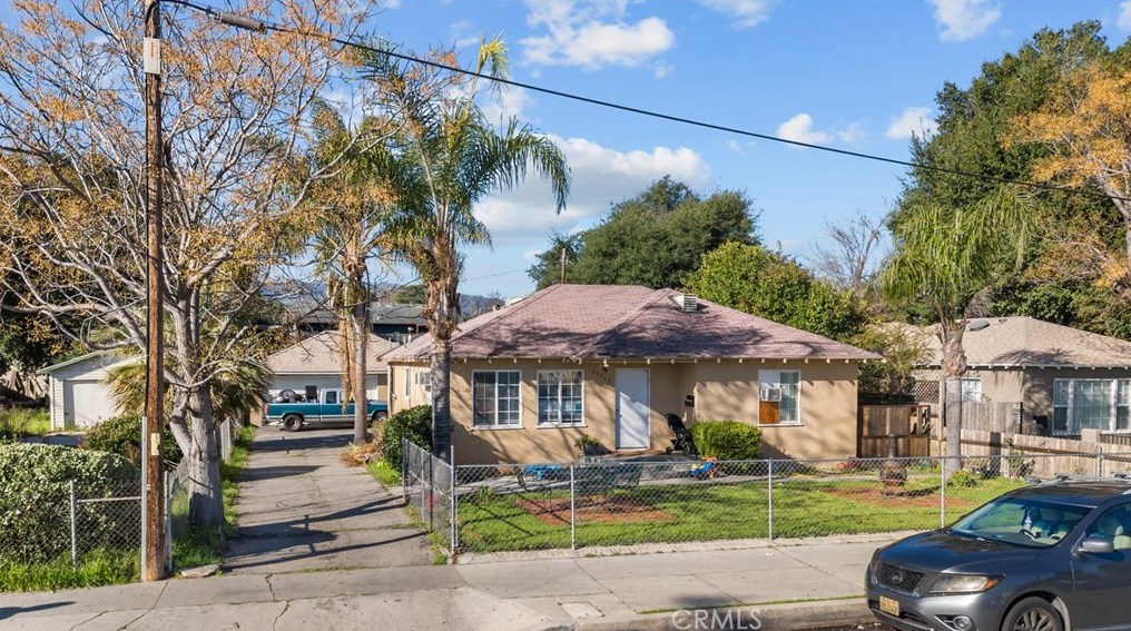 24539 Newhall Ave, Santa Clarita, CA 91321-1725
