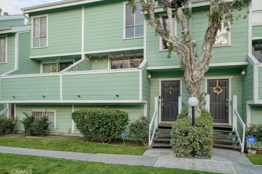 5811 Woodman Ave #10, Van Nuys, CA 91401