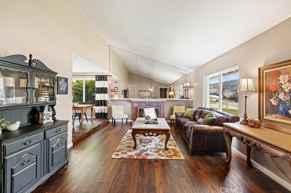 5527 Geoffrey Ave, Simi Valley, CA 93063-4124