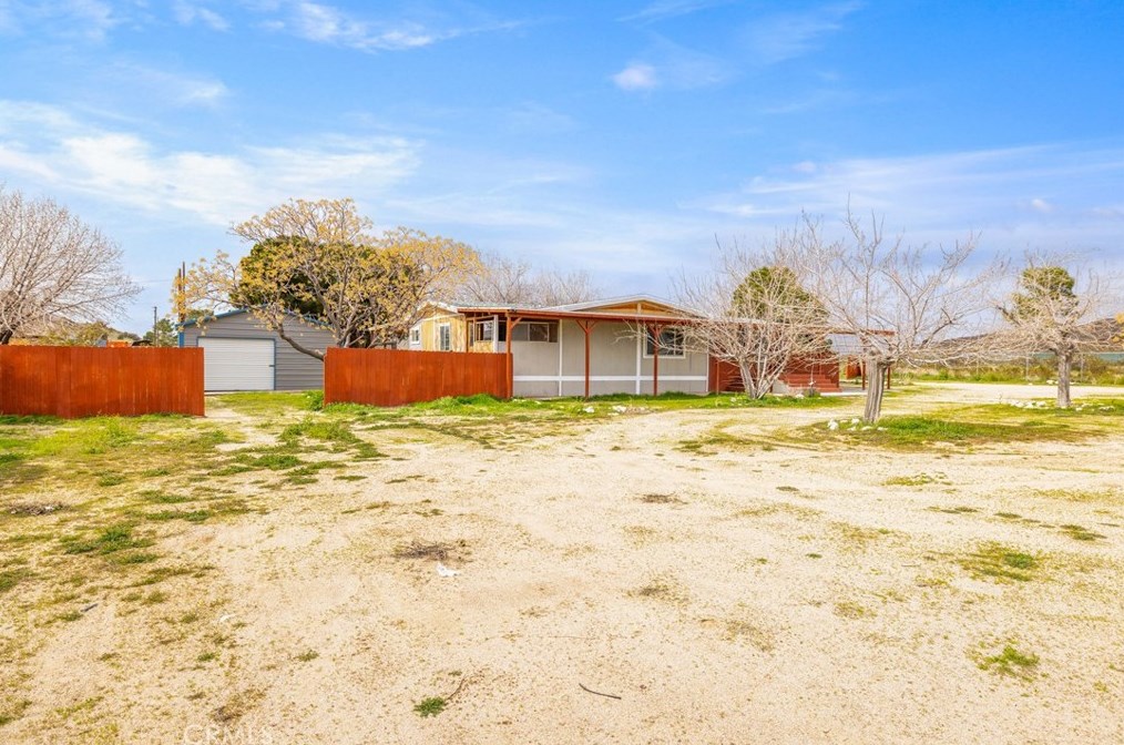 5457 61st St, Tropico Village, CA 93560