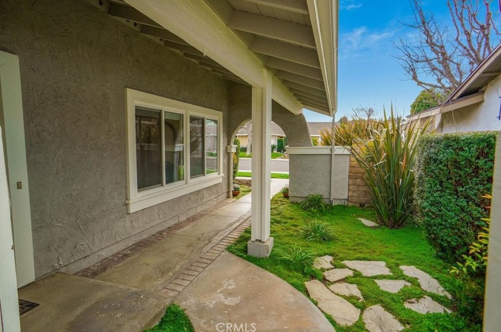 25548 Meadow Mont St, Santa Clarita, CA 91355-2527