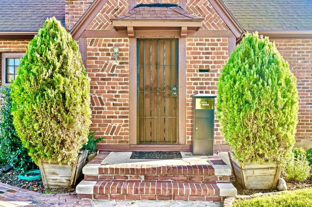 1516 Maple St, Glendale CA  91205-0023 exterior