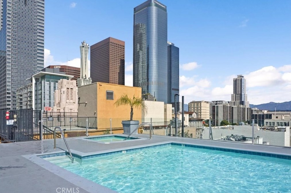 312 5th St, Los Angeles CA  90013-1758 exterior