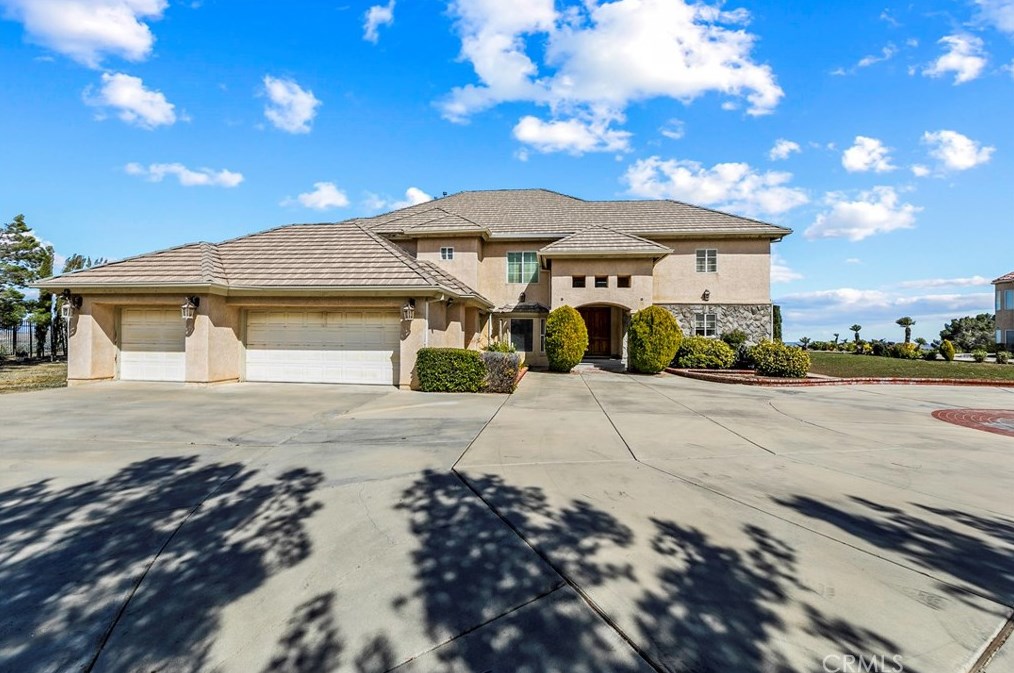 525 Sugar Loaf Dr, Palmdale, CA 93551-7953