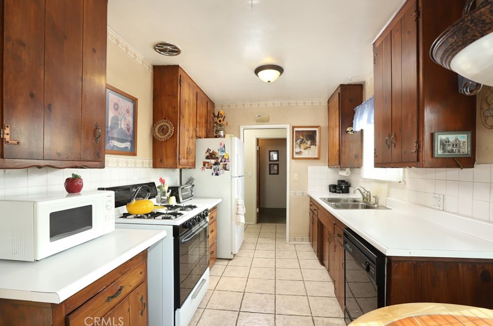 7640 Beeman Ave, North Hollywood CA  91605-2104 exterior