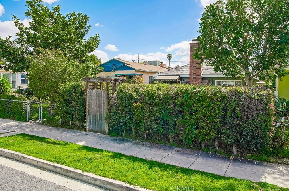 3110 W Chandler Blvd, Burbank, CA 91505