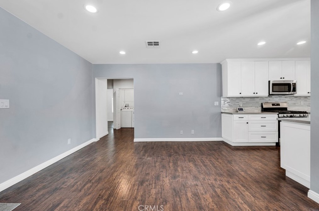 6137 Canby Ave, Los Angeles CA  91335-7007 exterior