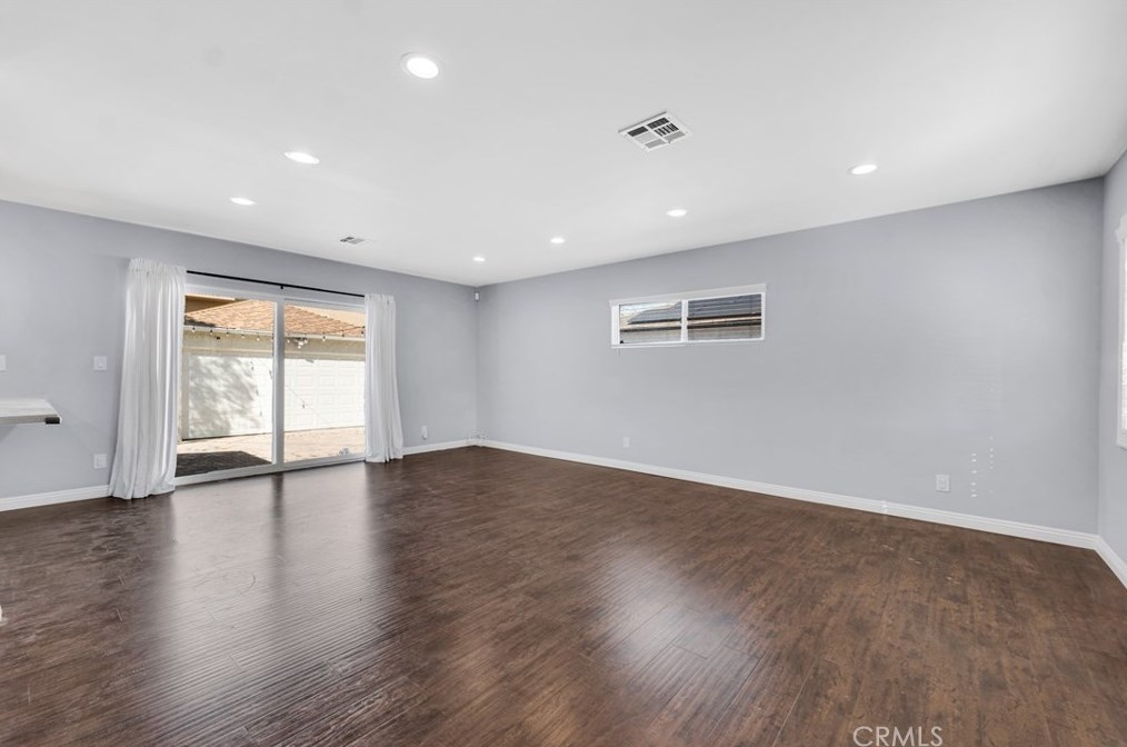 6137 Canby Ave, Los Angeles CA  91335-7007 exterior