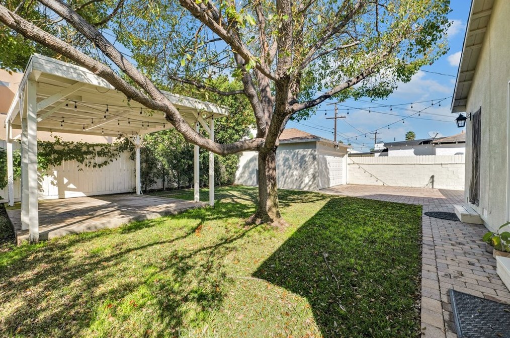 6137 Canby Ave, Los Angeles CA  91335-7007 exterior