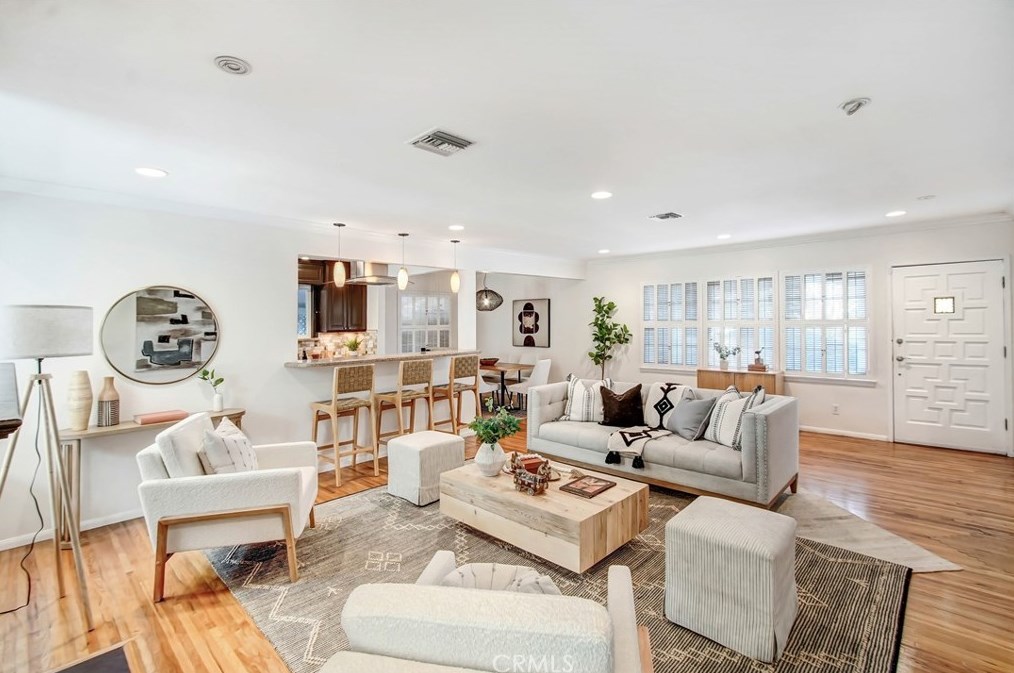 12712 Tiara St, North Hollywood CA  91607-1025 exterior