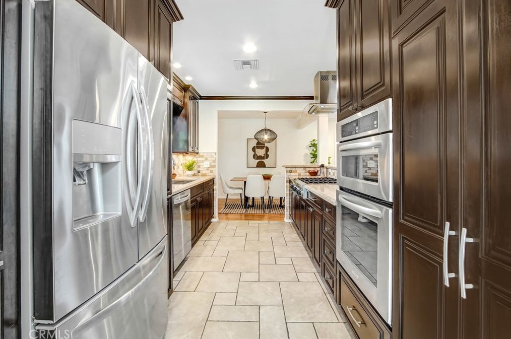 12712 Tiara St, North Hollywood CA  91607-1025 exterior