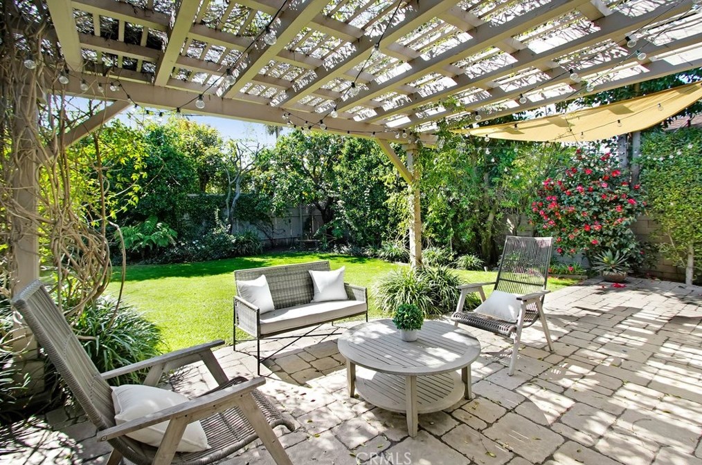 12712 Tiara St, North Hollywood CA  91607-1025 exterior