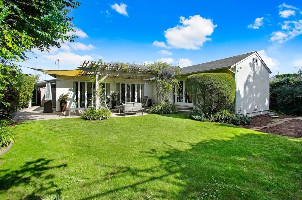 12712 Tiara St, North Hollywood CA  91607-1025 exterior