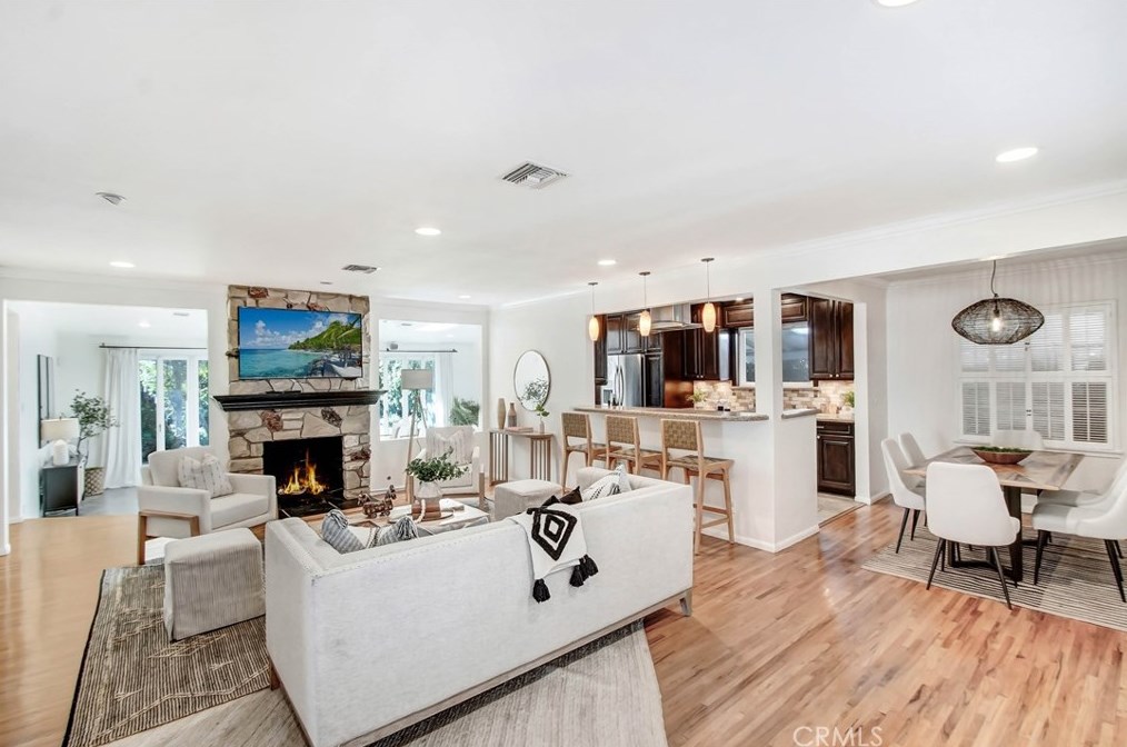 12712 Tiara St, North Hollywood CA  91607-1025 exterior