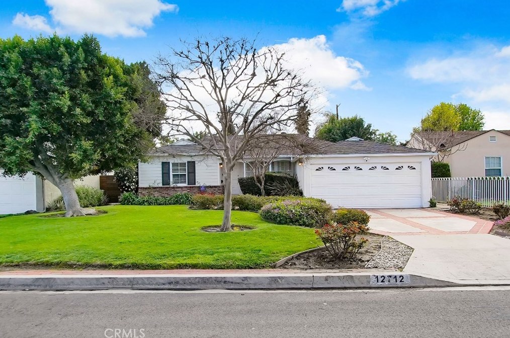 12712 Tiara St, North Hollywood CA  91607-1025 exterior